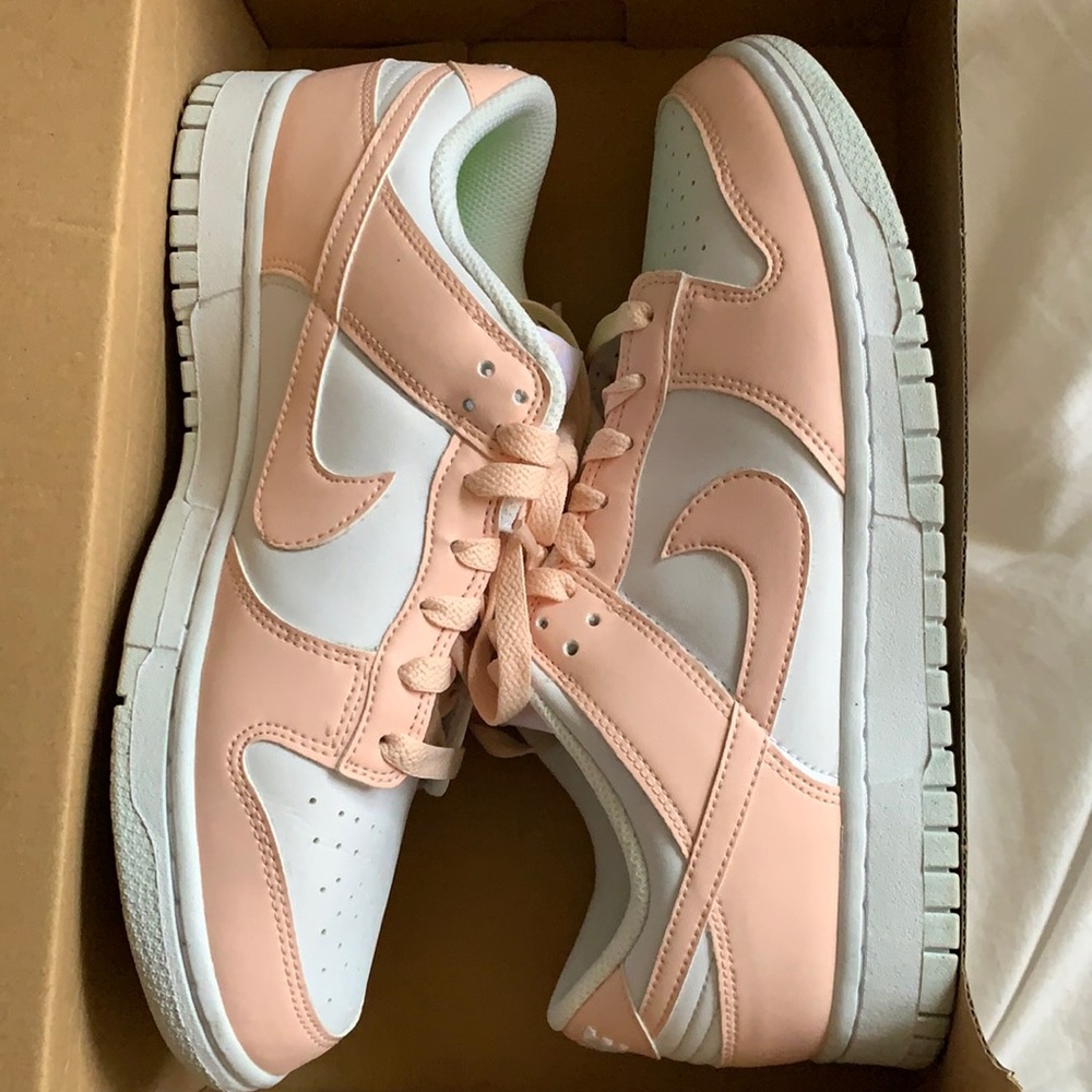 Nike dunk color: white/pale coral